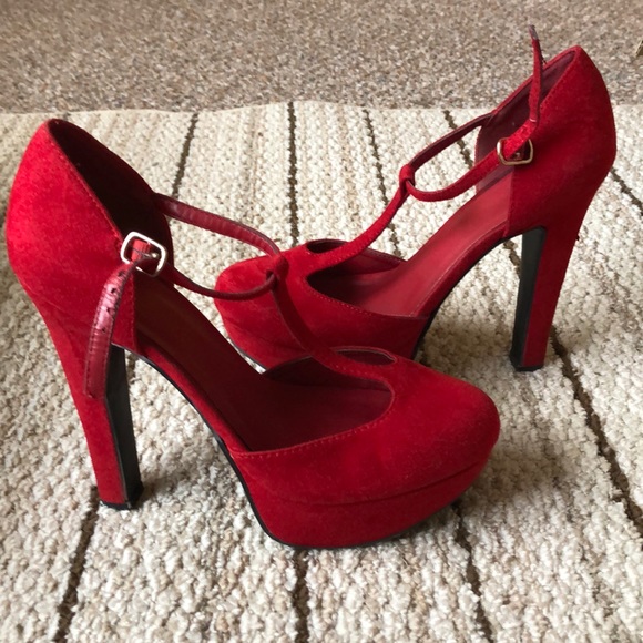 Beautiful red suede heels - Picture 4 of 4